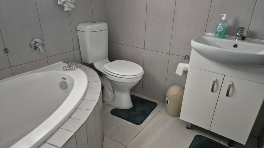 To Let 3 Bedroom Property for Rent in Aston Bay Eastern Cape